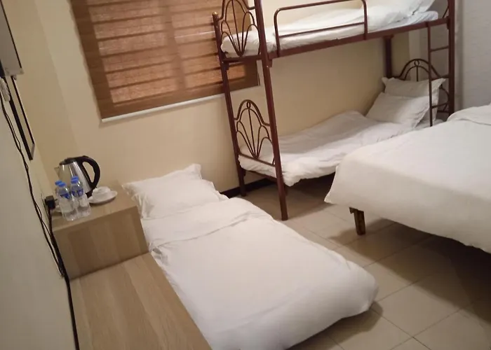Leo Hotel - Lifestrong Property Inc